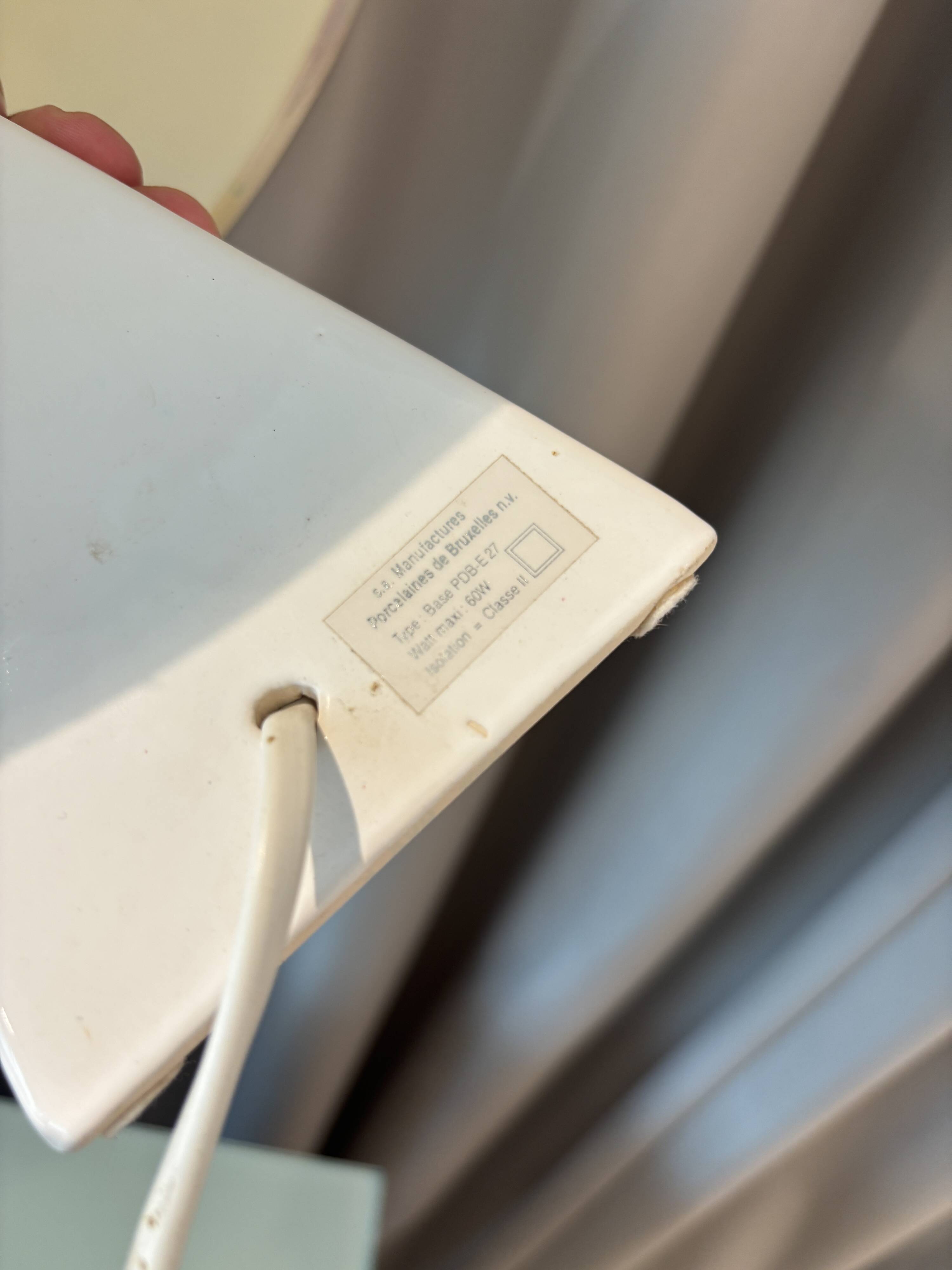 Lampe de table inspirée de Memphis des années 90 par Porcelaines de Bruxelles