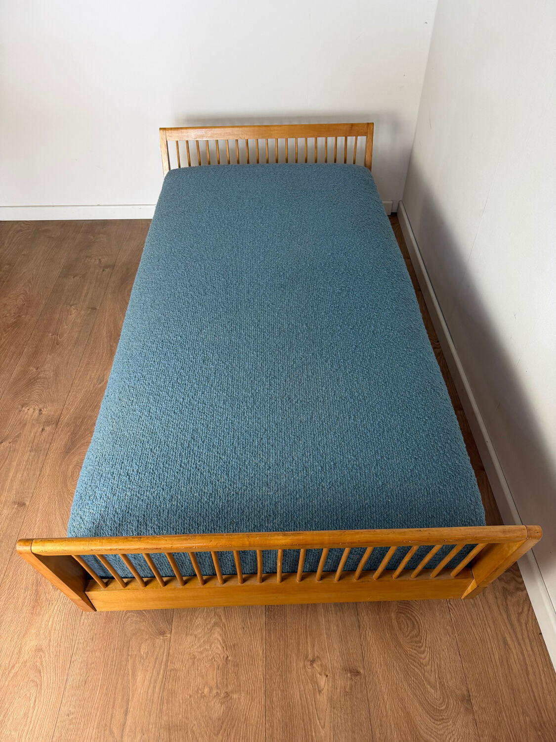 Vintage wooden bench / daybed