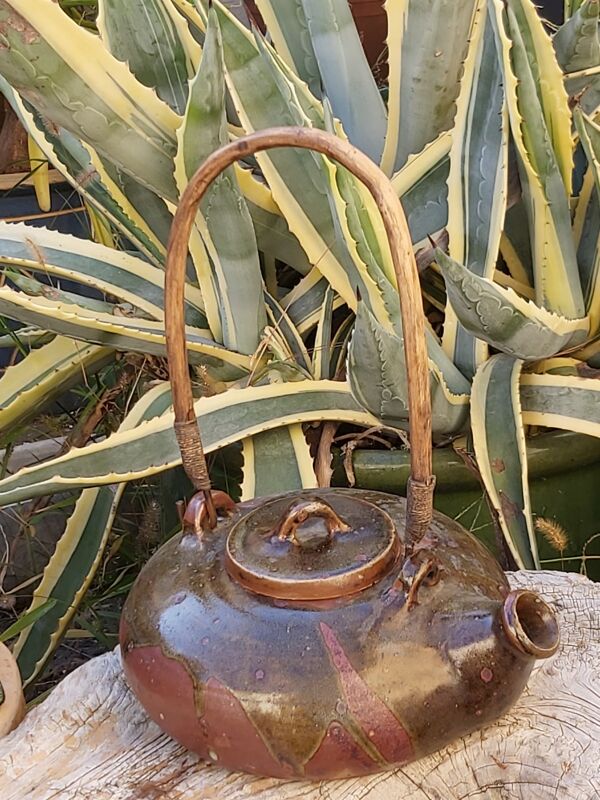 Théière en grès vintage signée