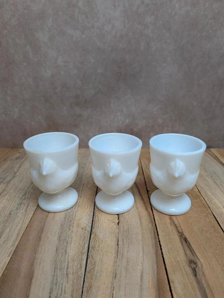 Lot de 3 coquetiers poule Arcopal blanc vintage