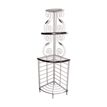 Metal corner shelf