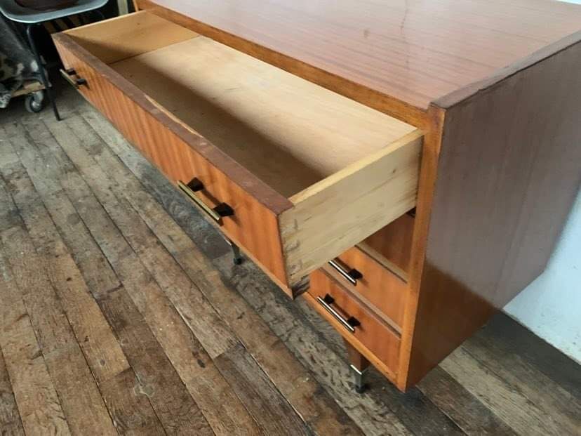 Vintage chest of drawers with 4 drawers handles bakelite feet spindle year 1960