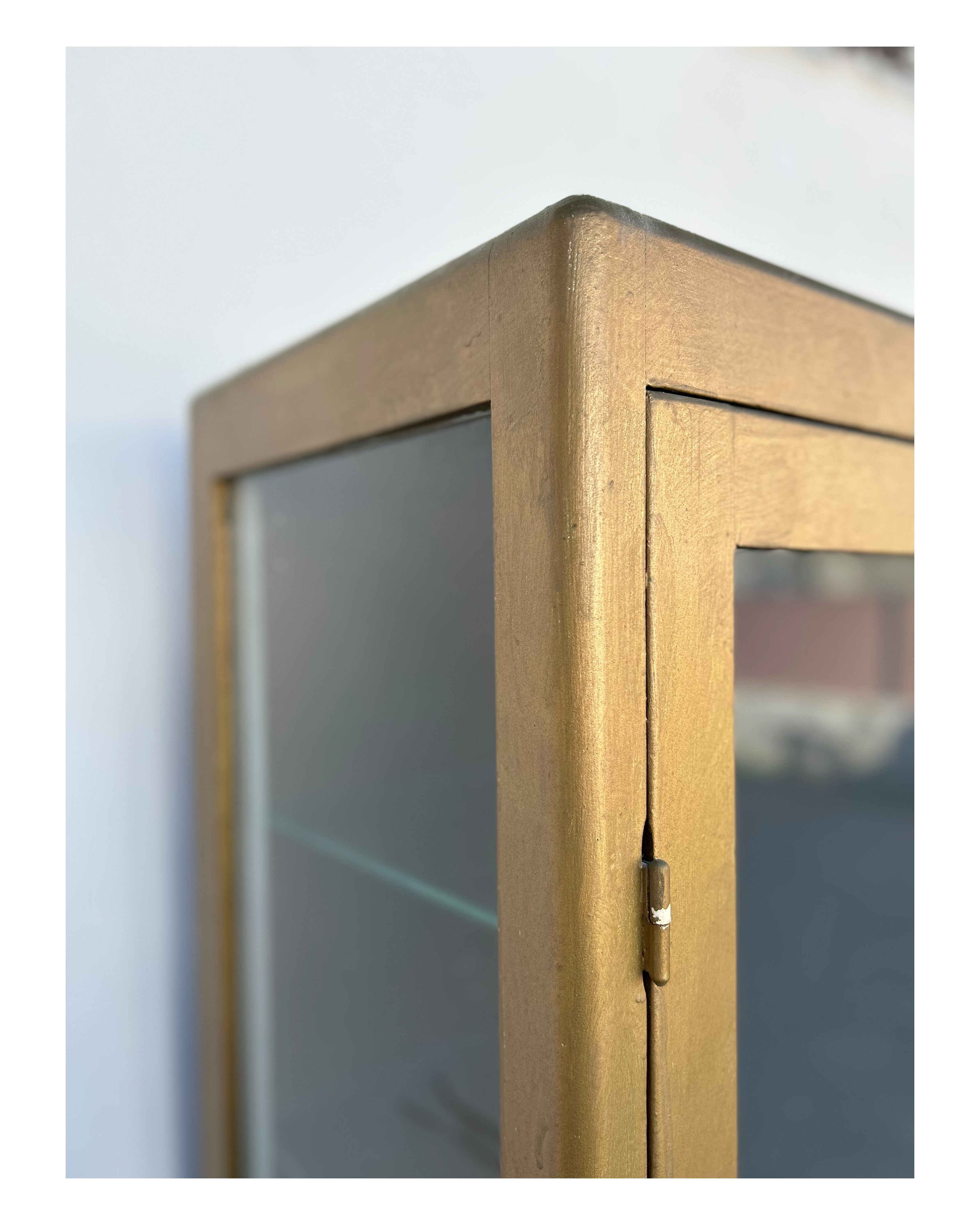 Pharmacy display cabinet