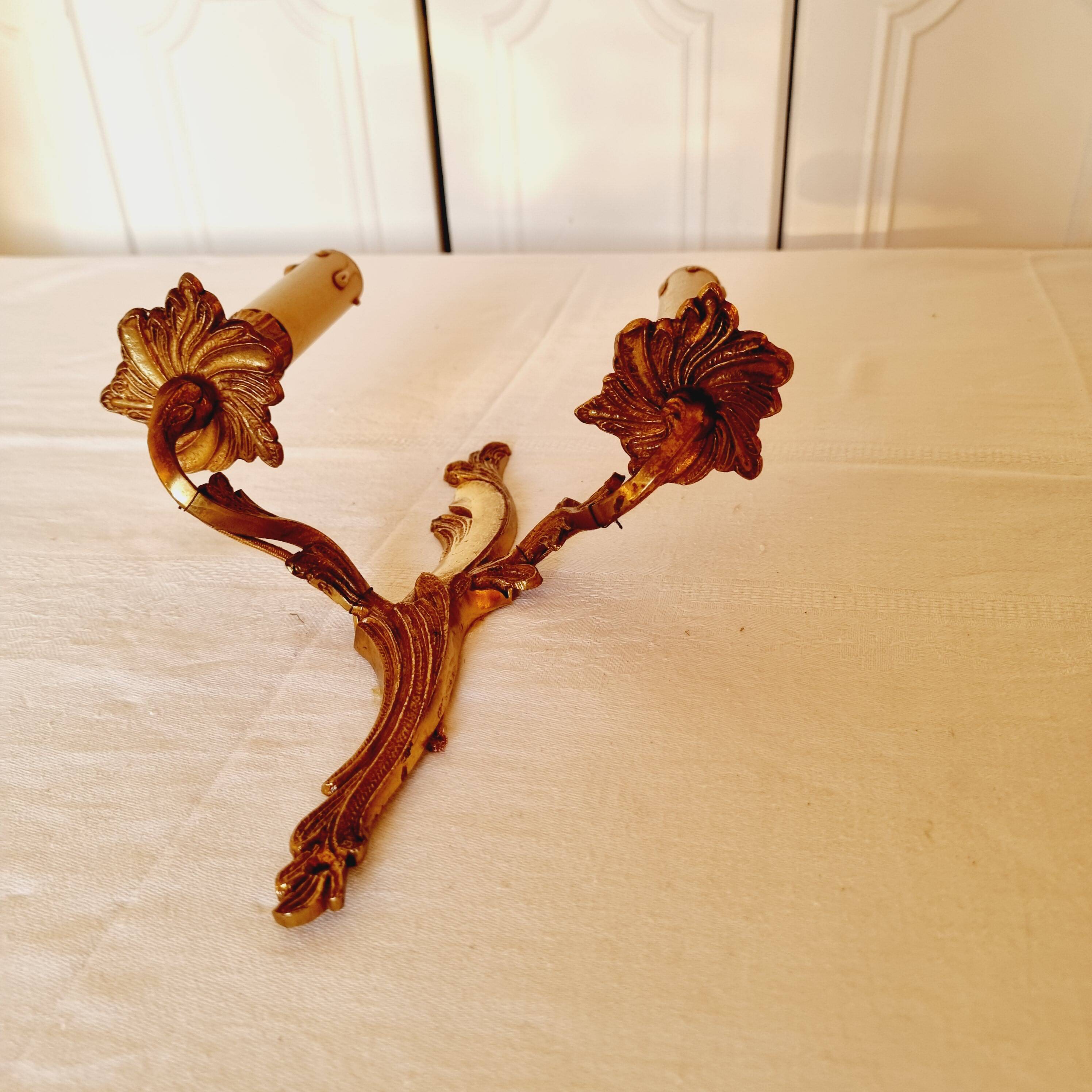 2 french bronze sconces from the beginning of the 20th century in louis xv rocaille style, electrical system