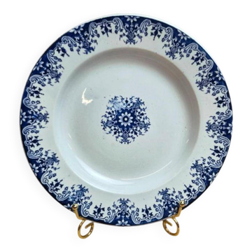 Assiette semi-creuse en terre de fer bleue Clairefontaine LG Normandie XIXe