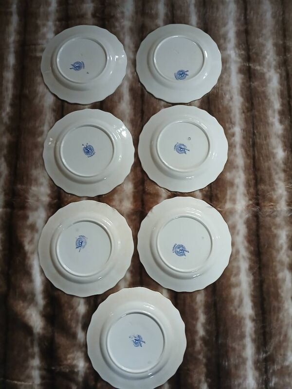 7 assiettes à dessert anciennes en Terre de fer