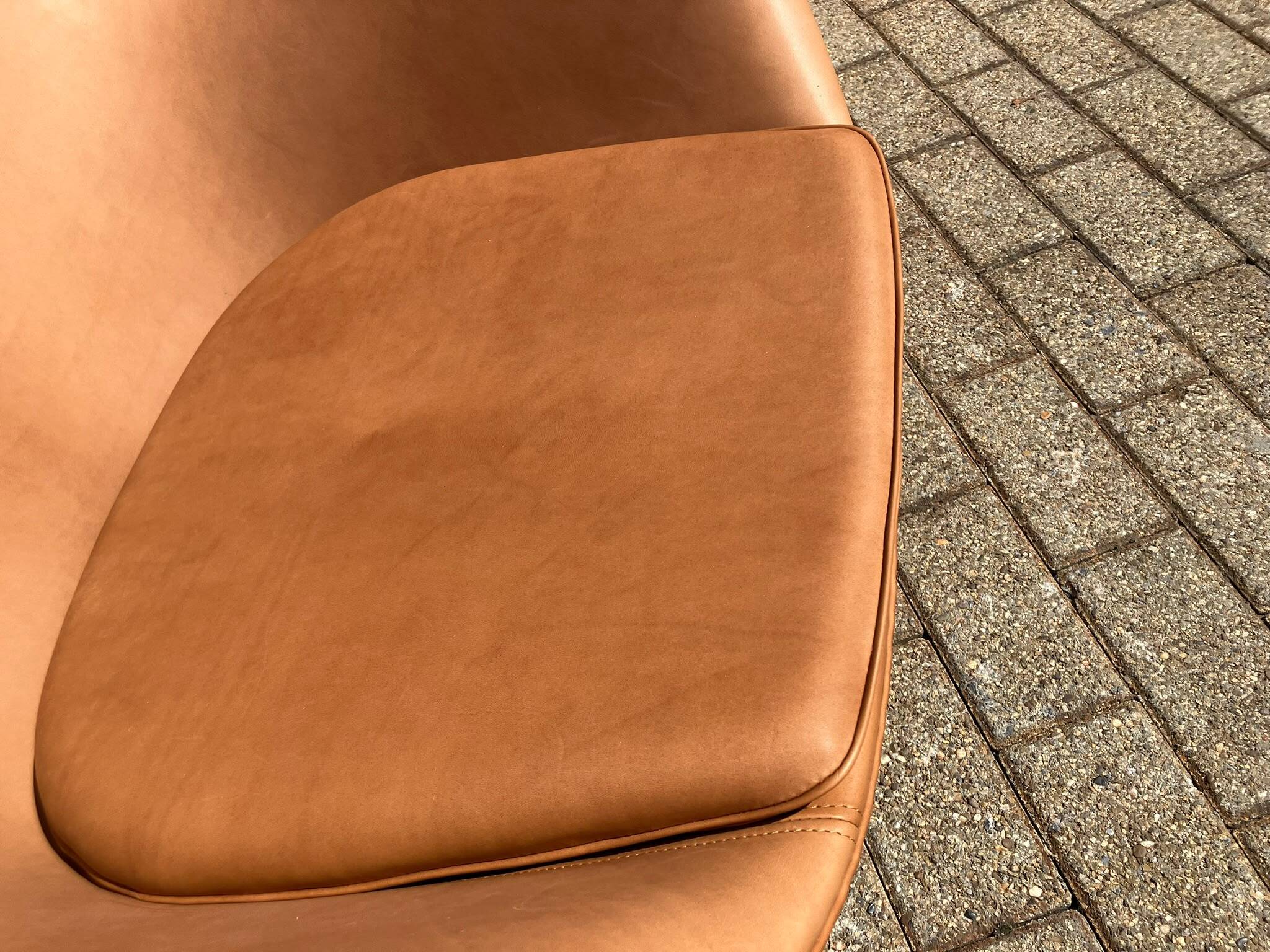 Fritz Hansen Egg Chair 07-'63 Cognac Camel vintage leather NEW CONDITION!!