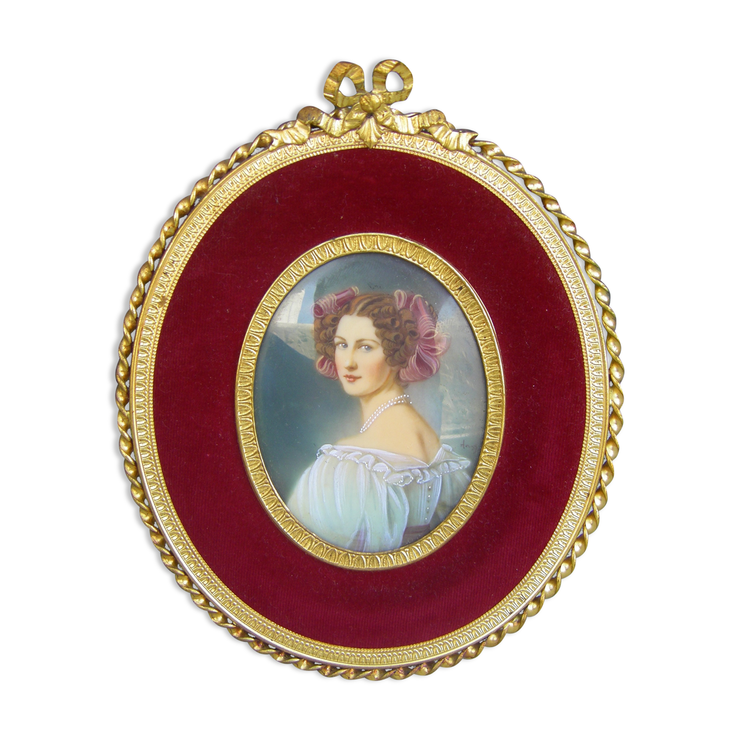 Portrait miniature medallion