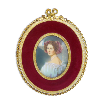 Portrait miniature medallion