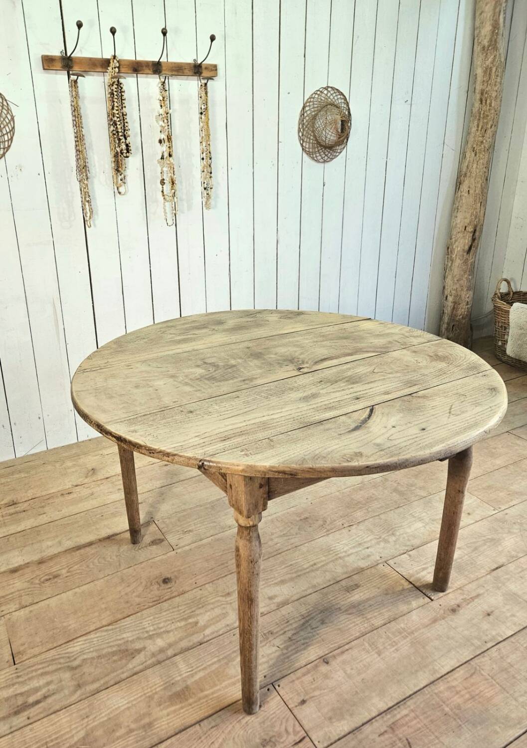 Round farmhouse table