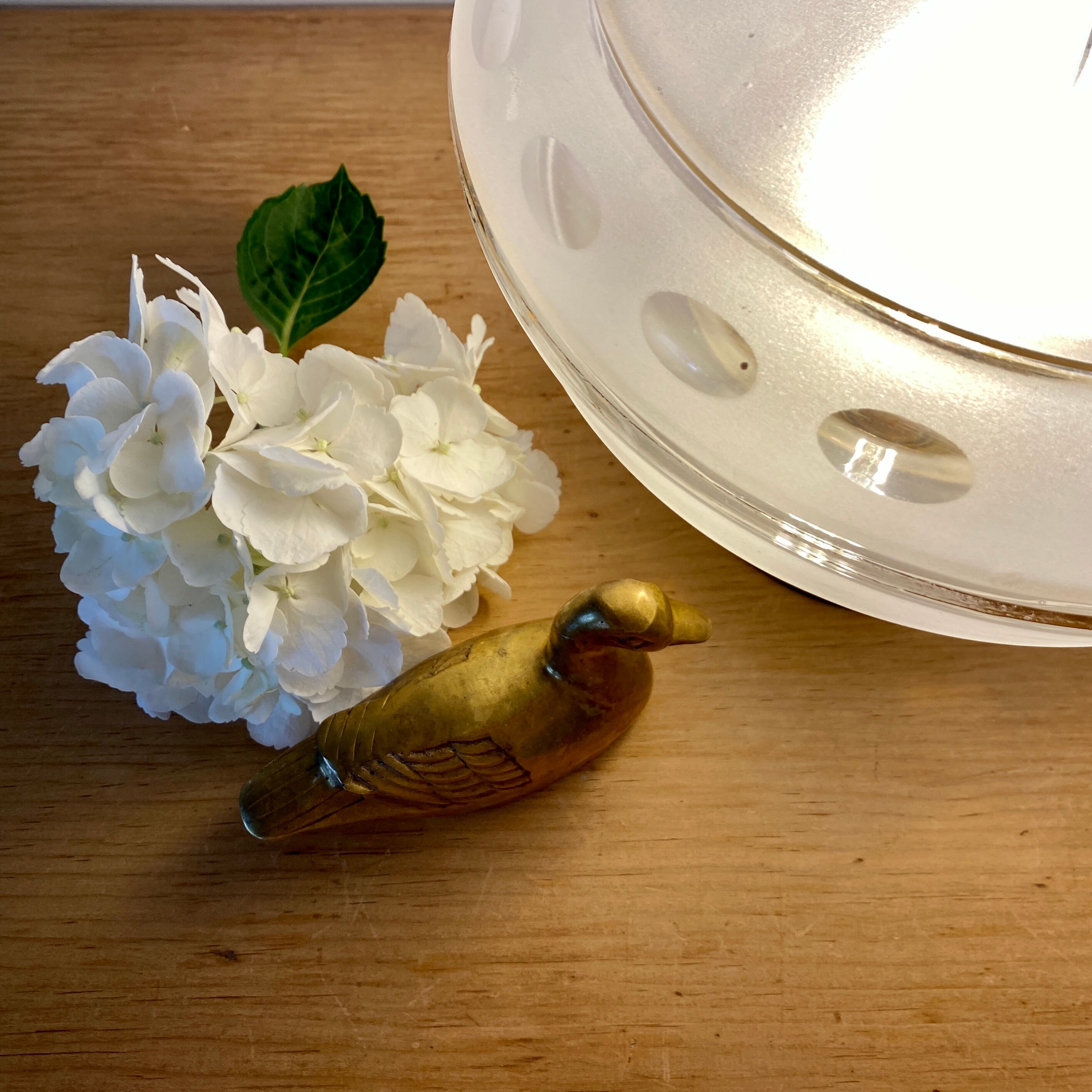 Table lamp globe vintag eblanc and gold