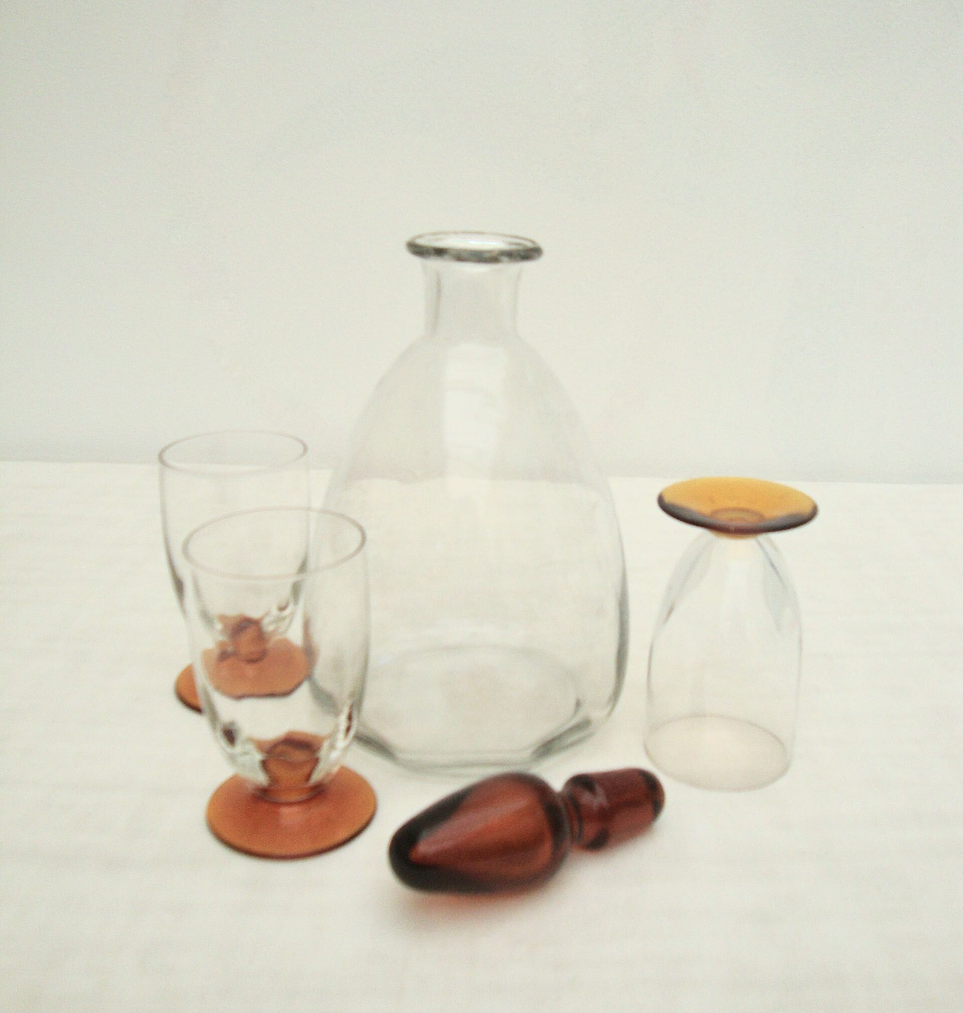 Set of 10 cup and carafe glasses