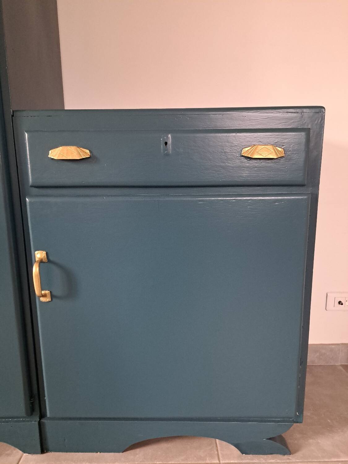 Armoire asymétrique vintage