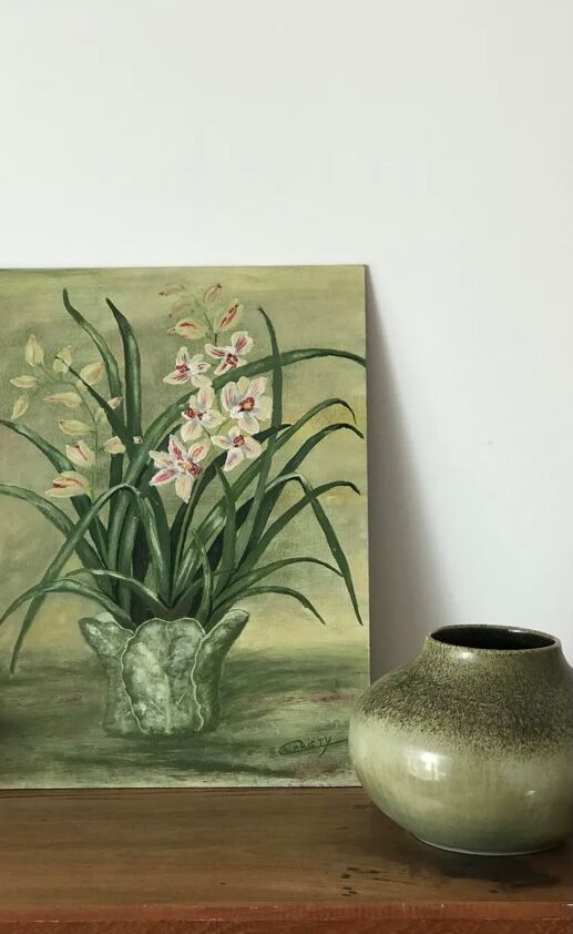Old white flowers table