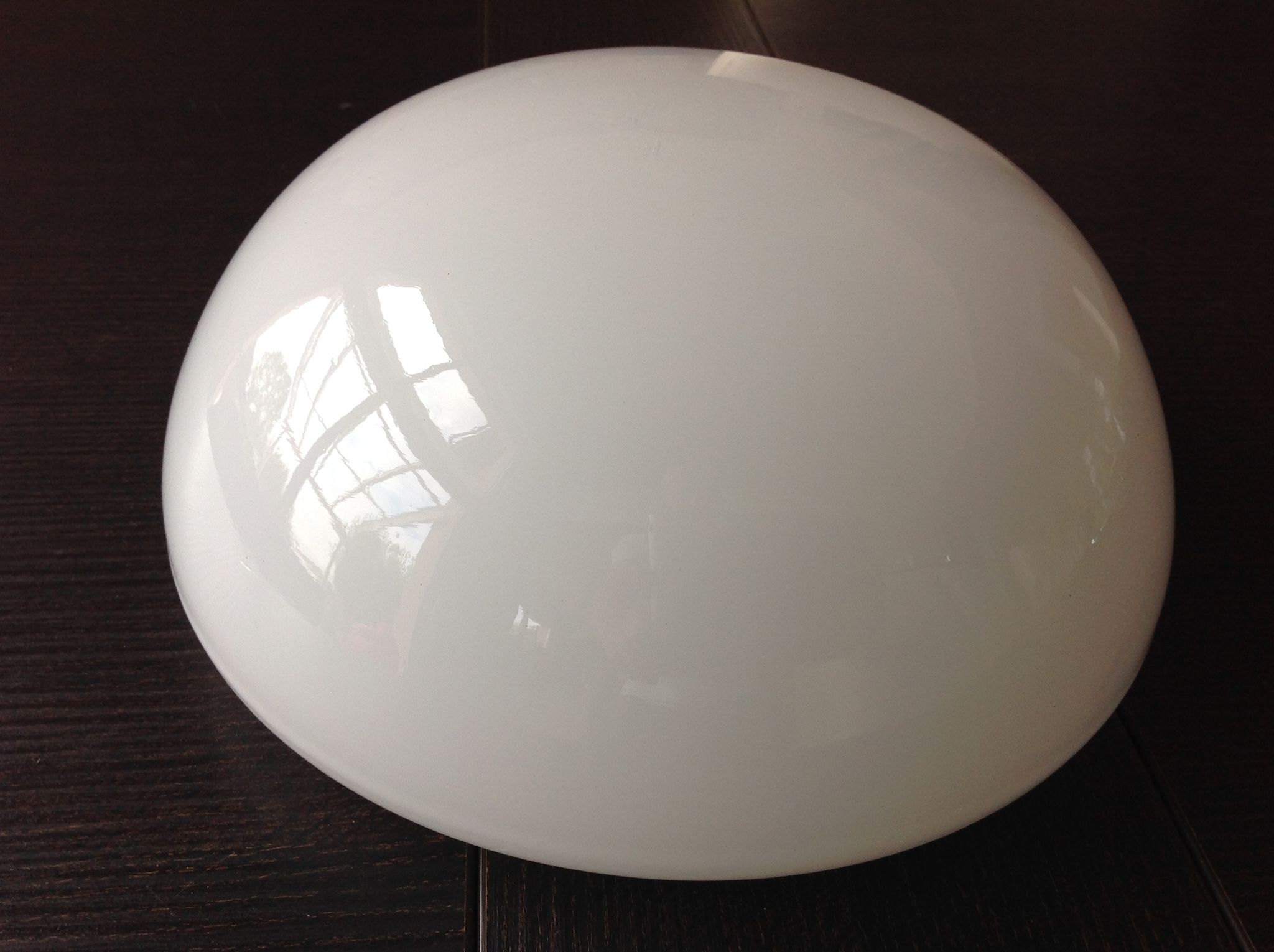 Plafonnier demi lune en opaline blanche vintage années 60-70