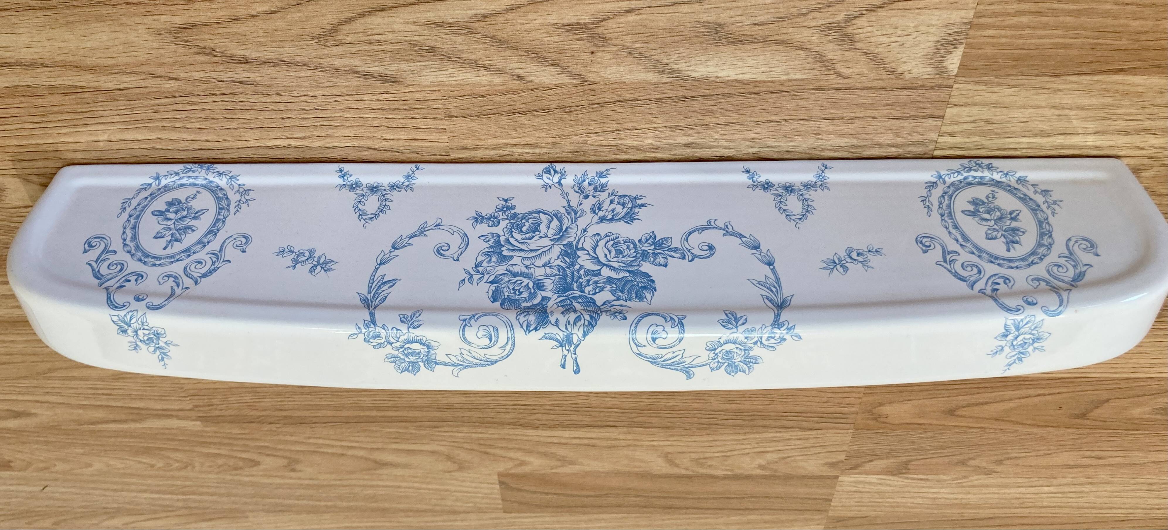 COMPLETE BATHROOM SET "PORCELAINE DE PARIS".