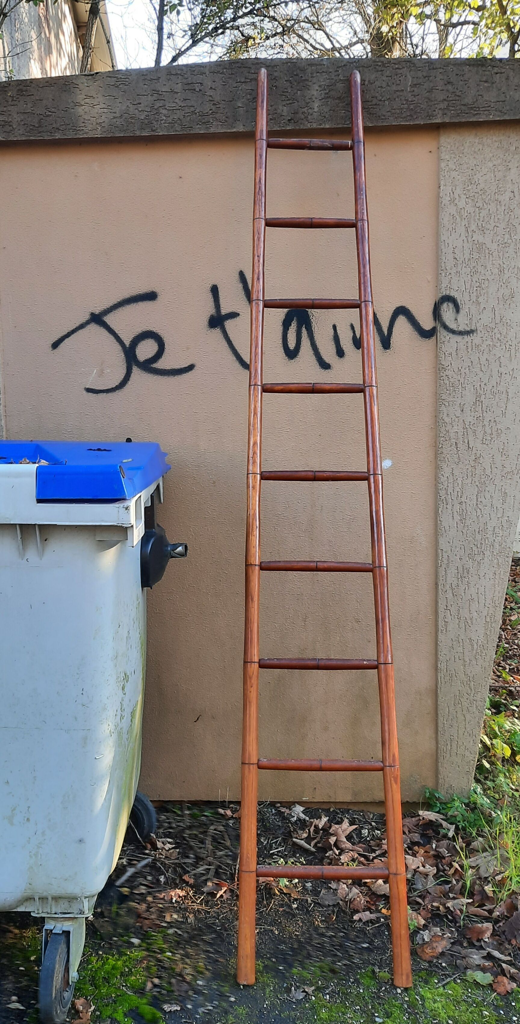 Wooden ladder with 9 bars