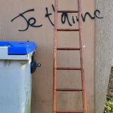 Wooden ladder with 9 bars
