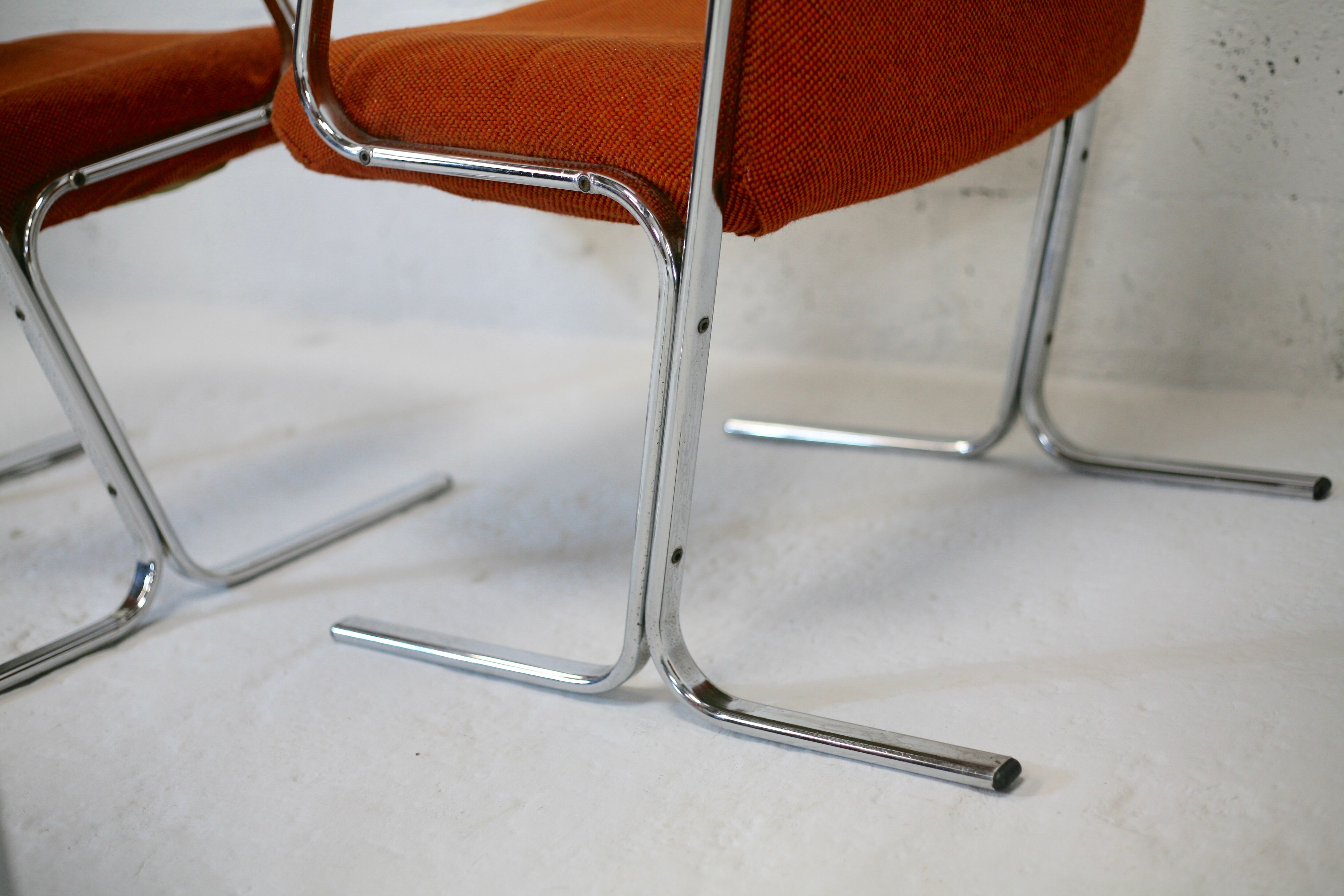 4 "space age" armchairs, chrome steel base
