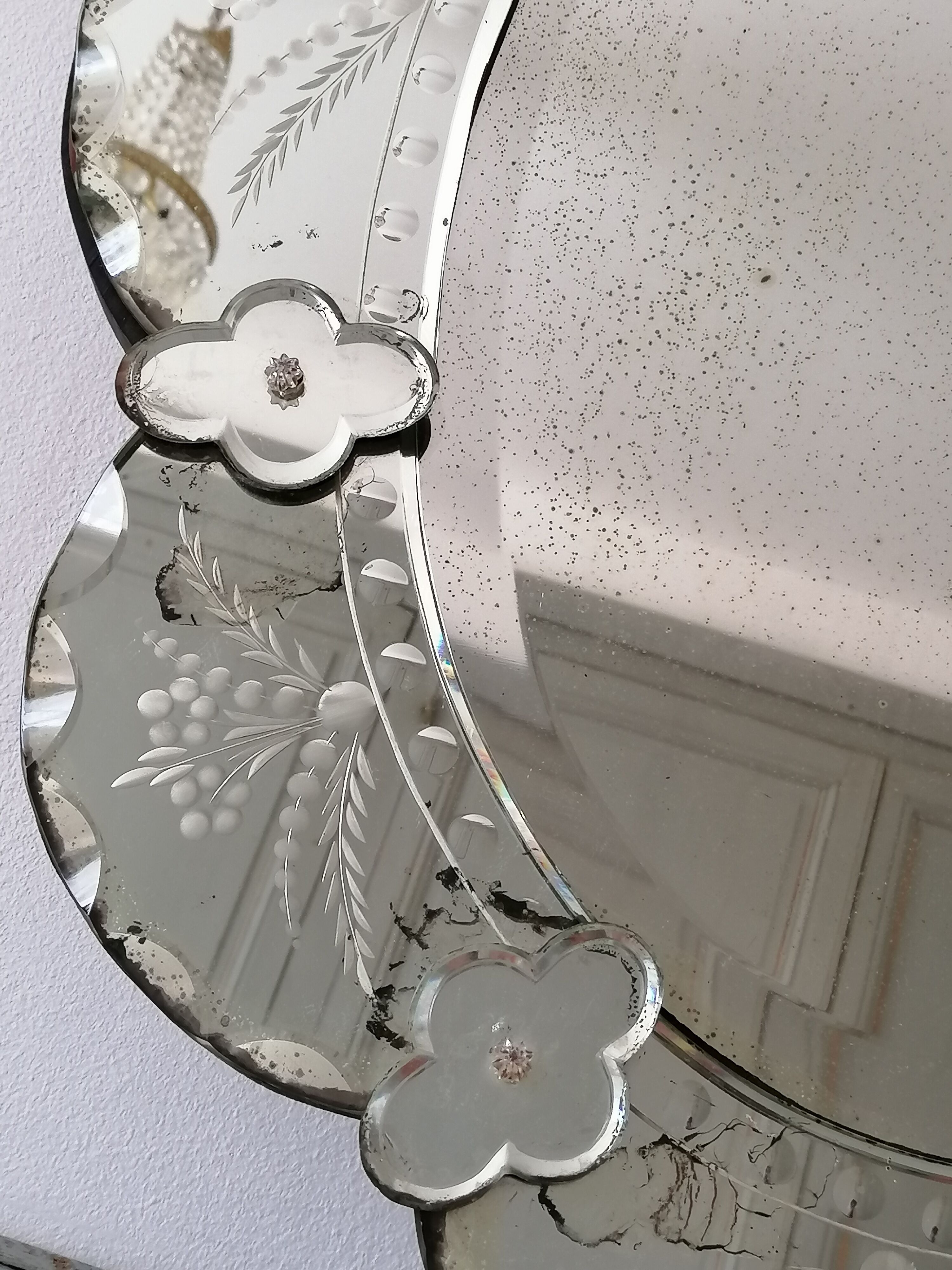 Bevelled Venetian mirror 75x57cm