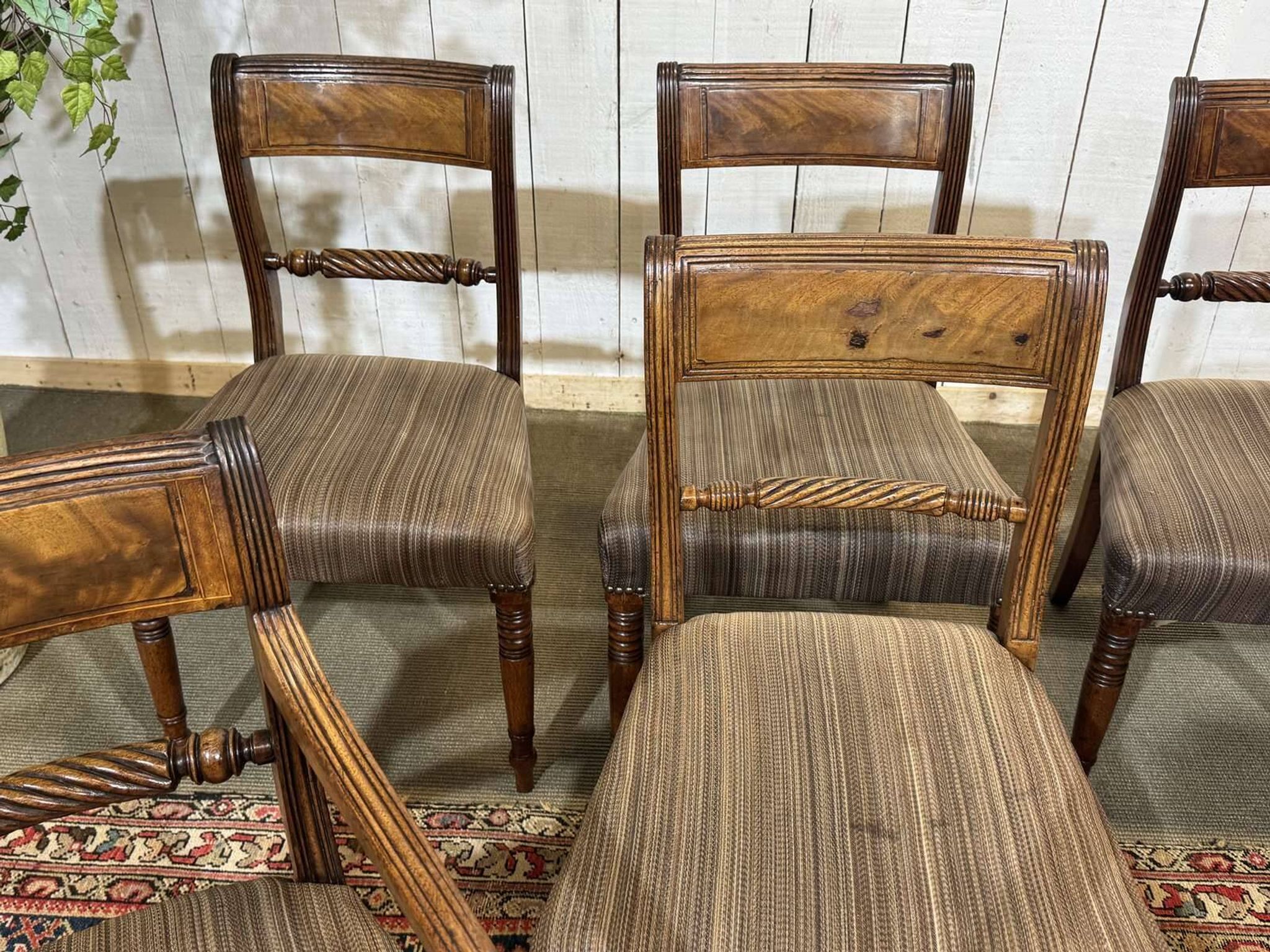 Série de 4 chaises + 2 fauteuils anglais en acajou fin XIXème
