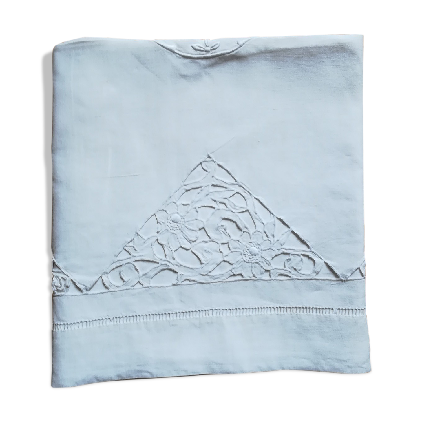 SD-encrypted embroidered sheet