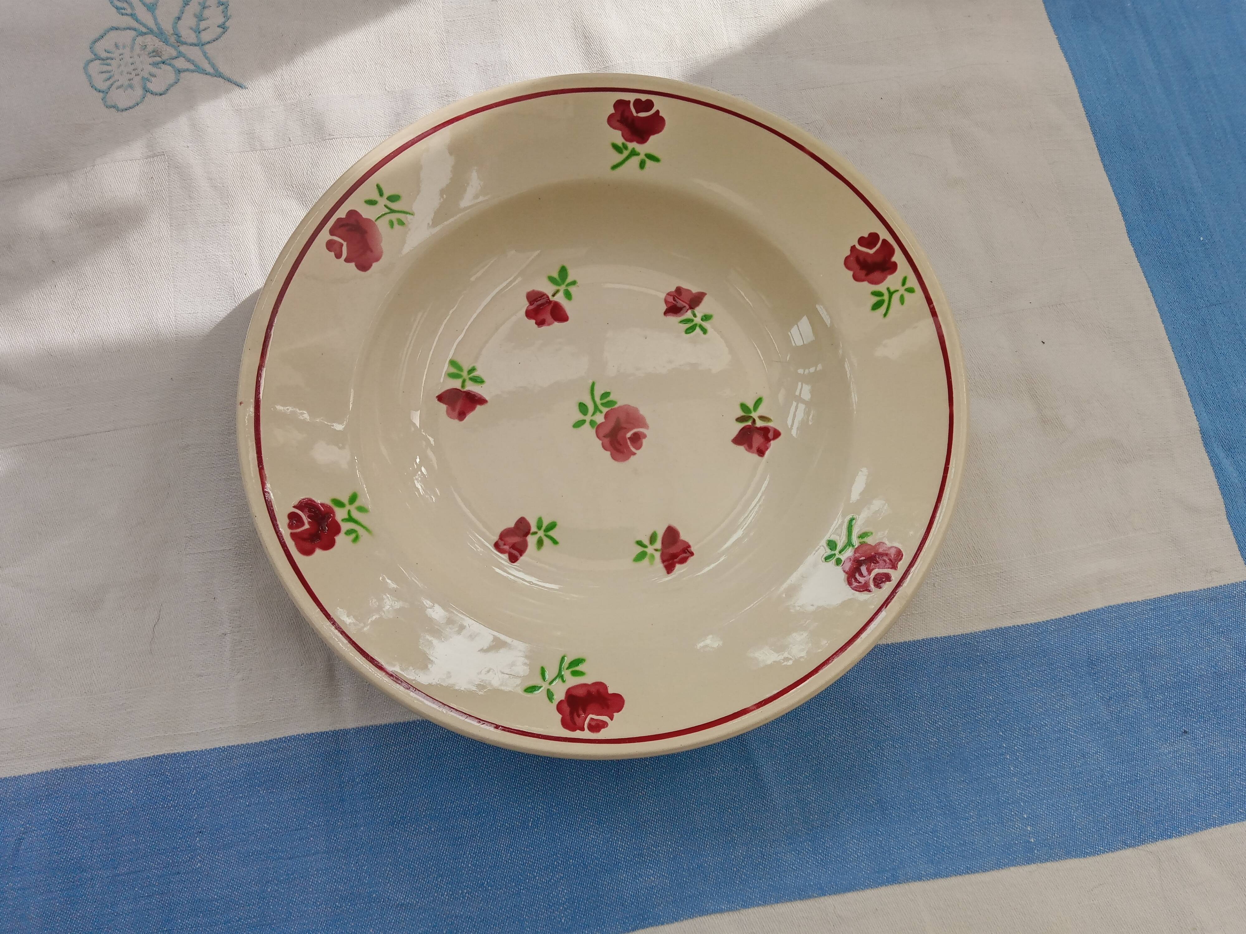 Assorted 18 old flower plates