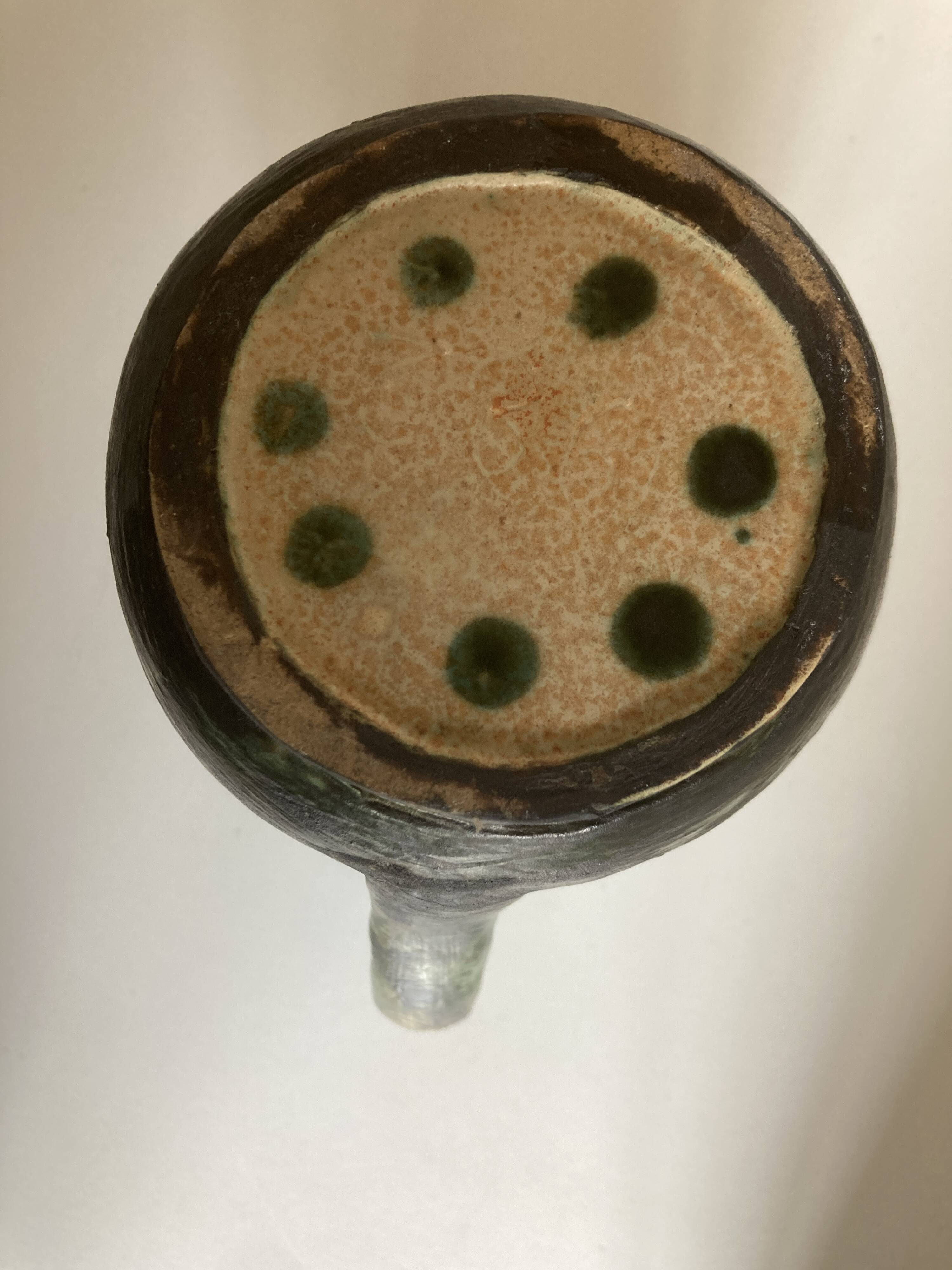 Pichet de potier vert sfumato scarifié 1960