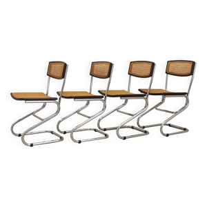 ensemble de quatre chaises,