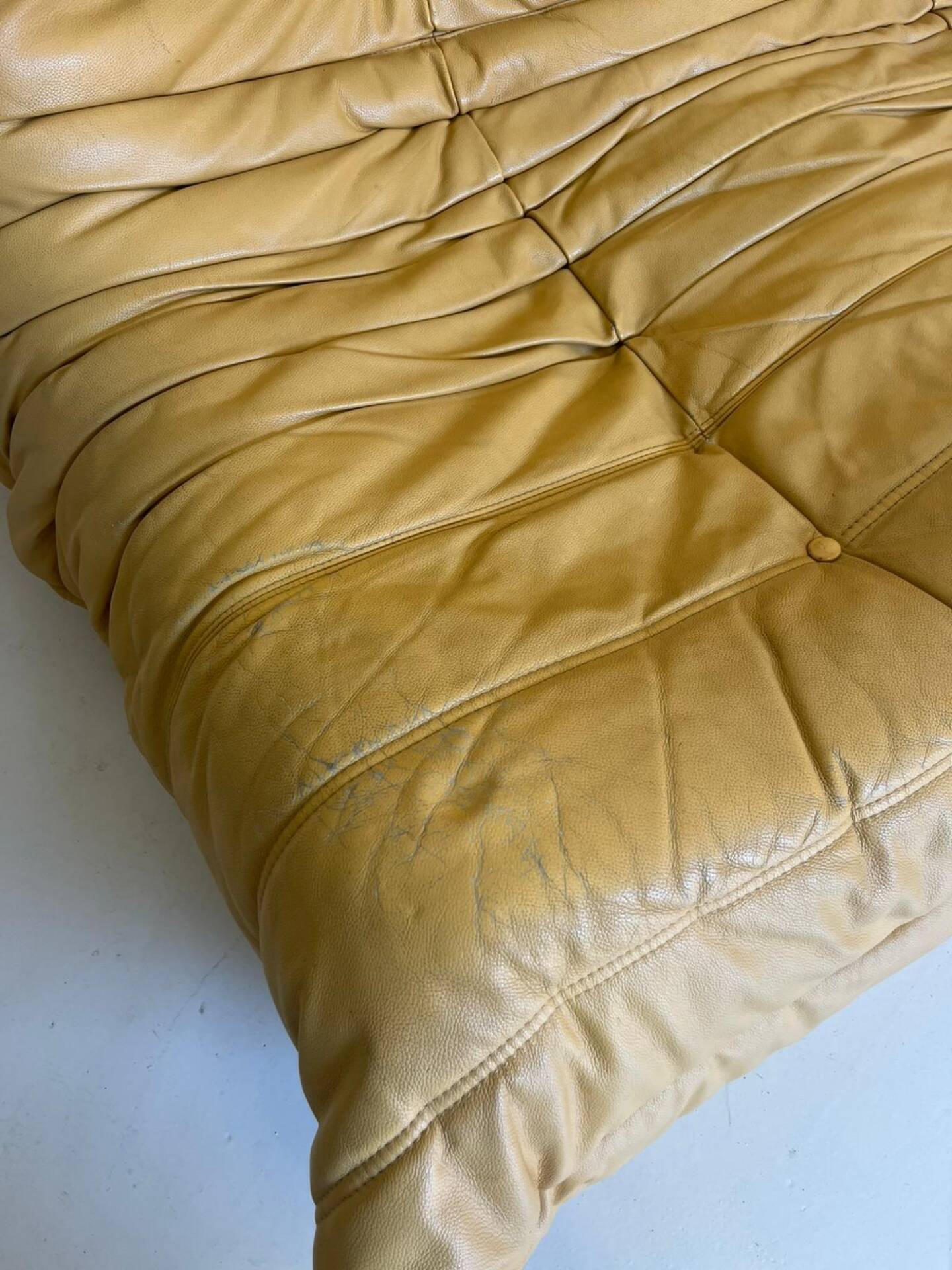 Ligne Roset Togo vintage honey yellow leather – 3-seater + 2 armchairs