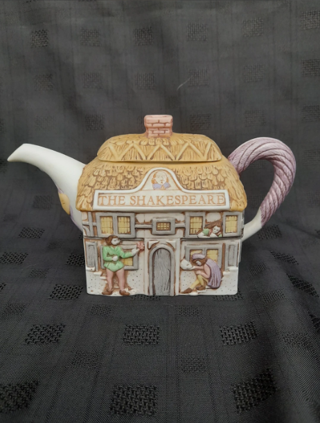 Vintage Christopher Wren Teapot, The Shakespear Pub
