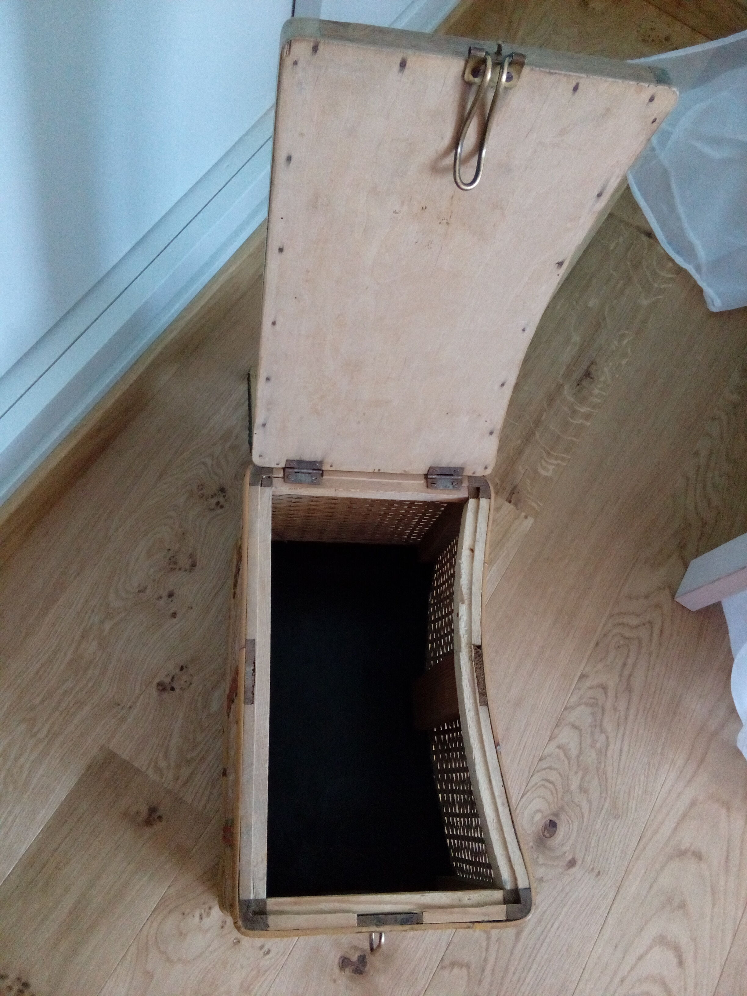 Tabouret de pêche en osier, coffre siège de pêcheur