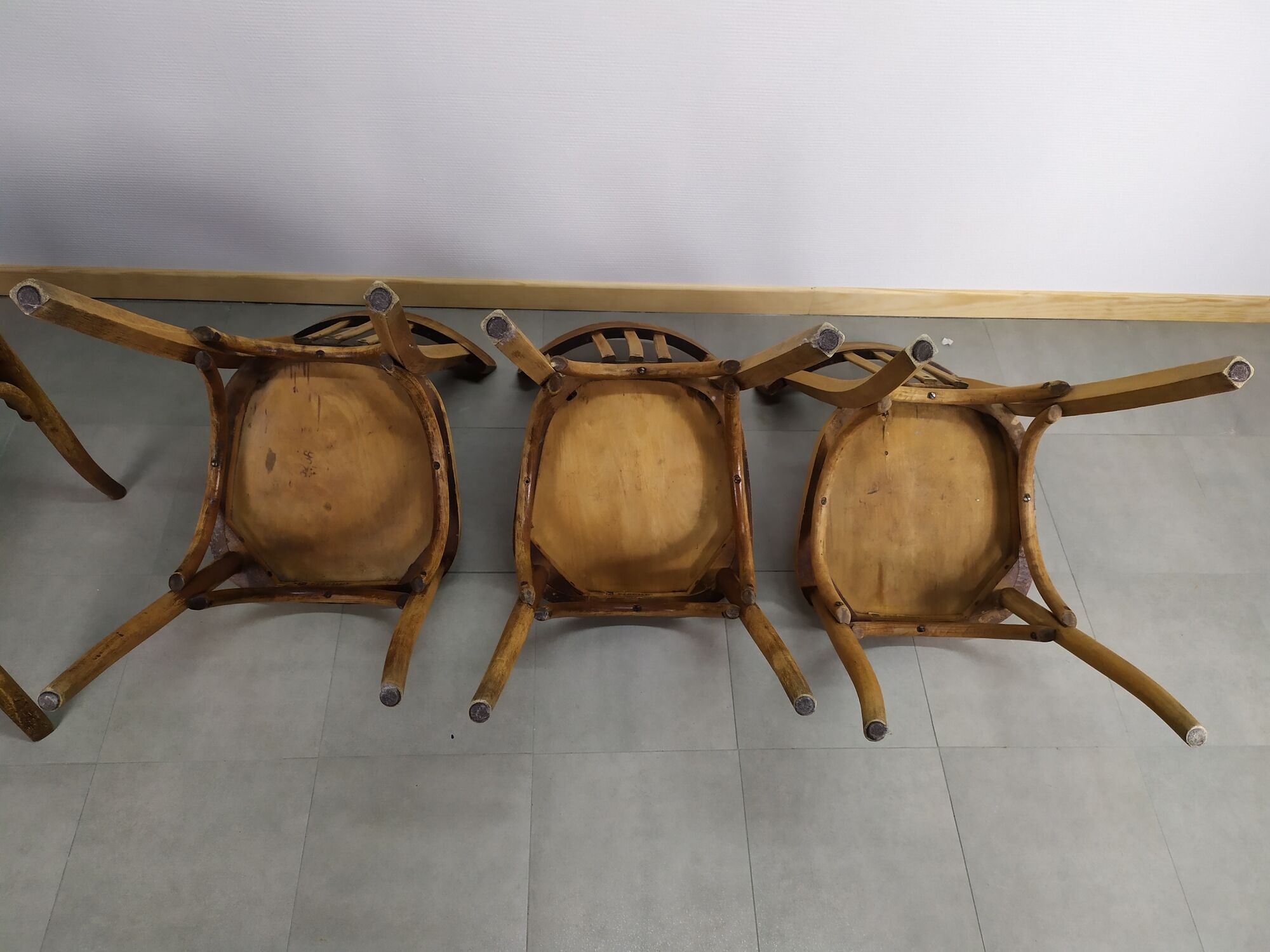 Suite of 6 wooden barhel barel bistro chair
