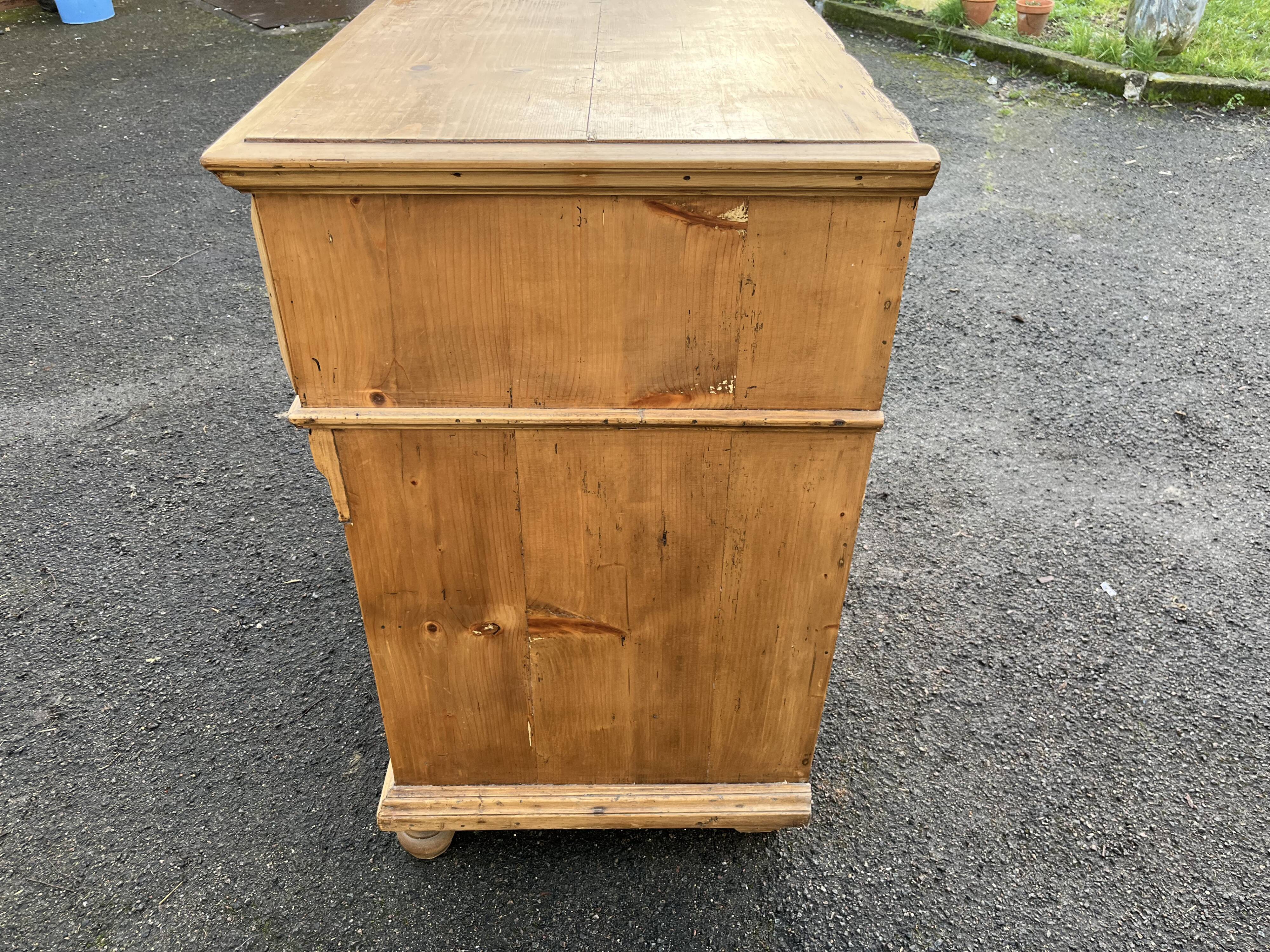 Superb antique solid wood chest of drawers – English style / 19th century