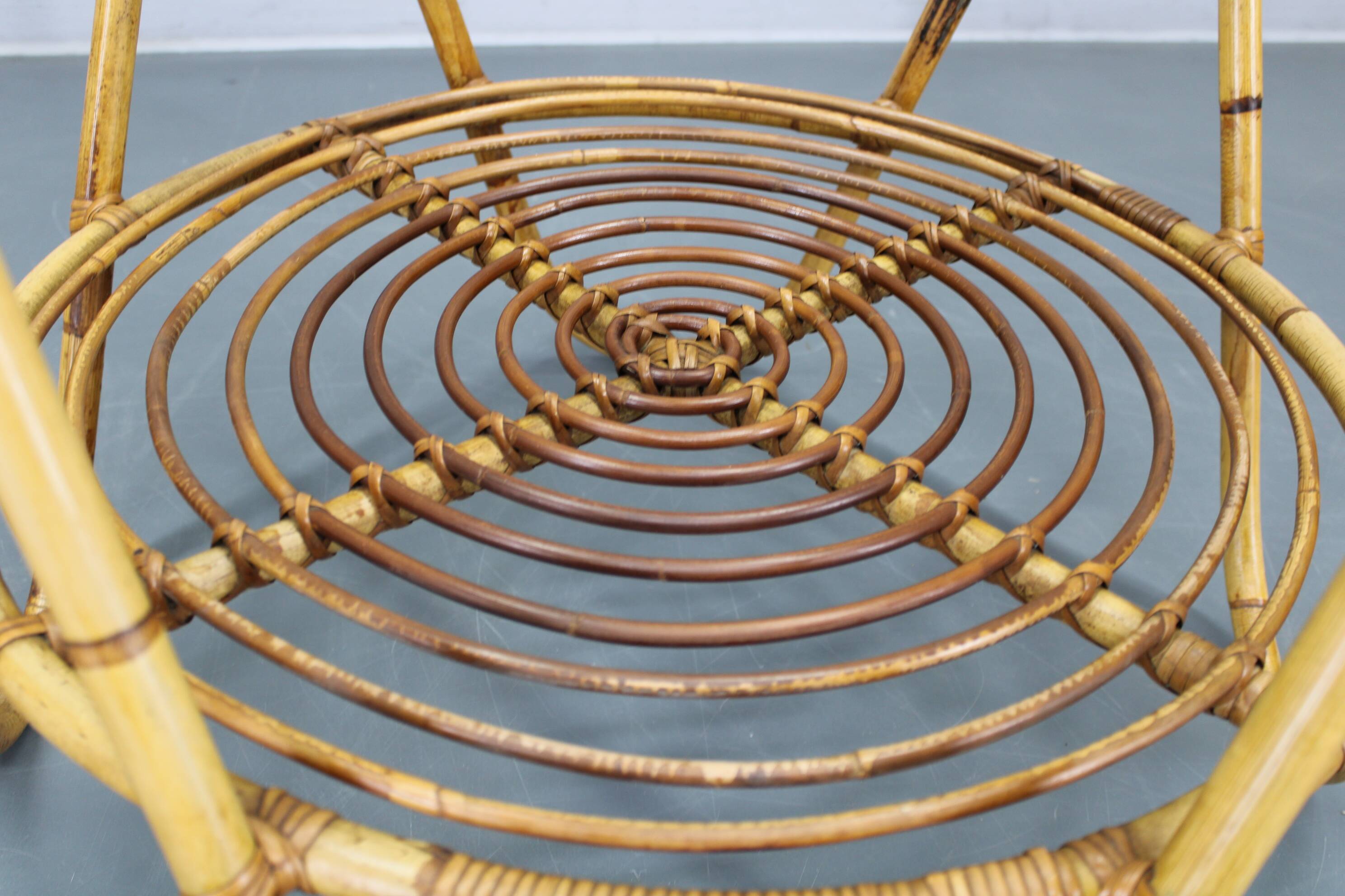 1960s Italian rattan coffee table with glass top, mid-century round design