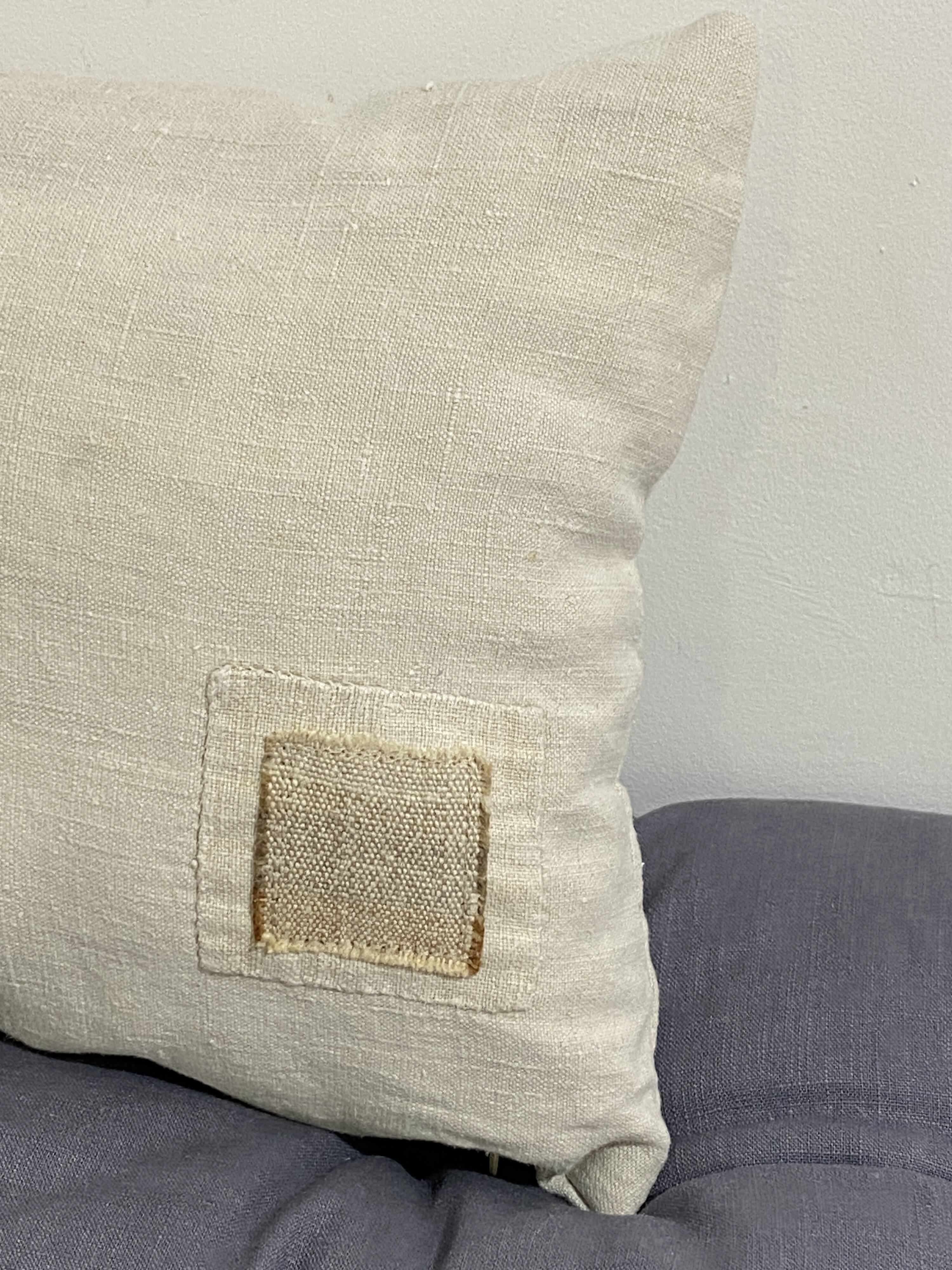 Cushion in vintage fabric with ornamentation