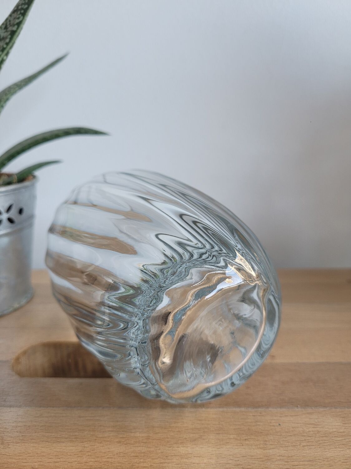 Round glass vase thick bottom