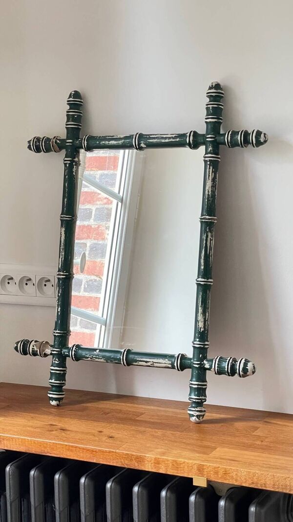 Miroir ancien en bois formant bambou