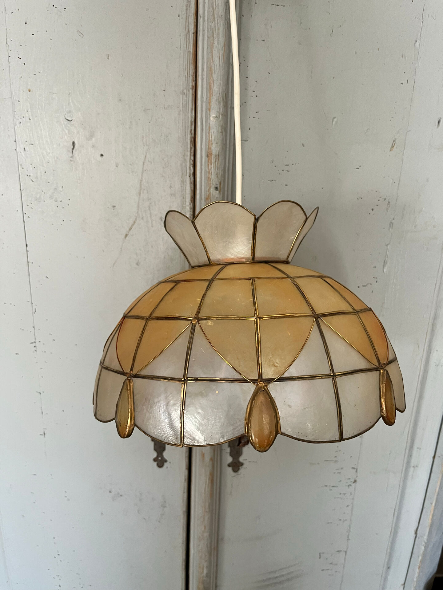 Mother-of-pearl pendant