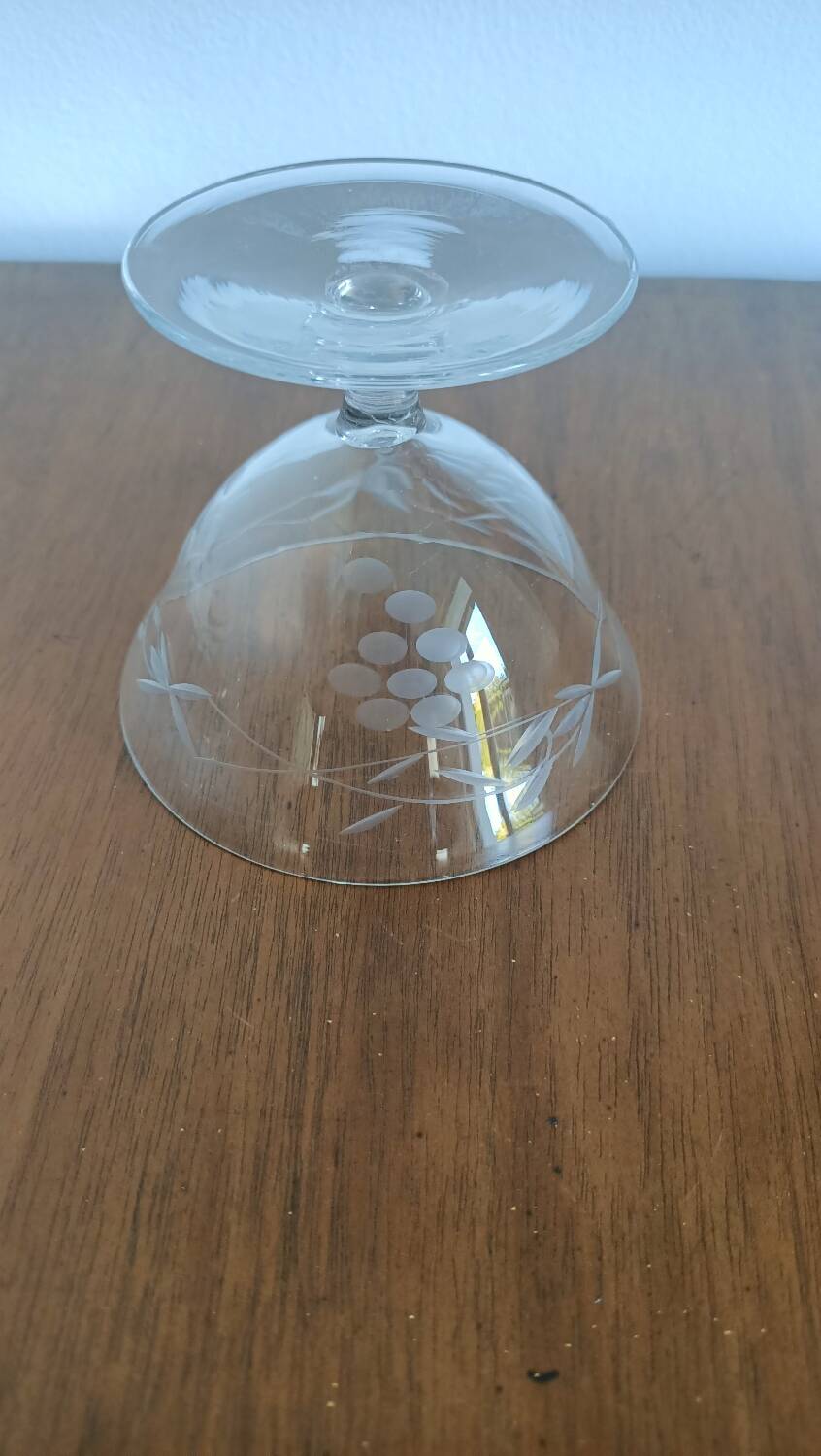 9 hand-cut art deco champagne glasses