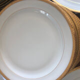 Service doré en porcelaine