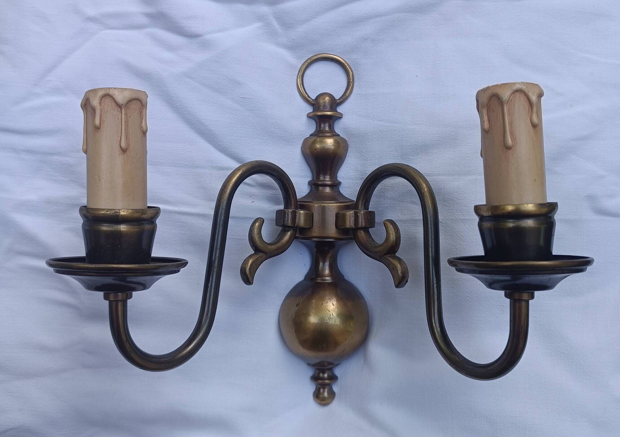 Set of 5 identical wall sconces in aged bronze, Dutch style.