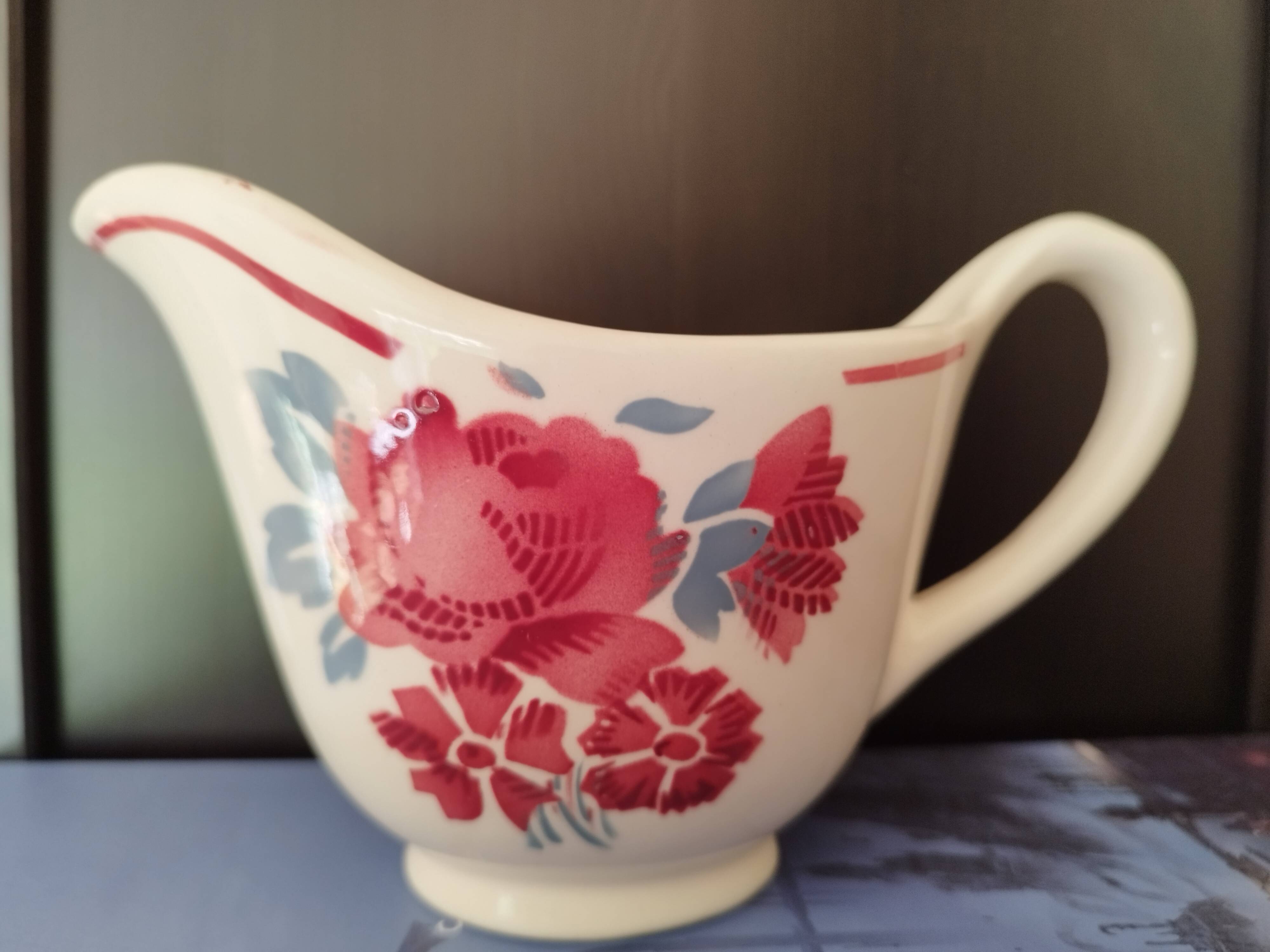 Half-porcelain sauce boat Badonviller