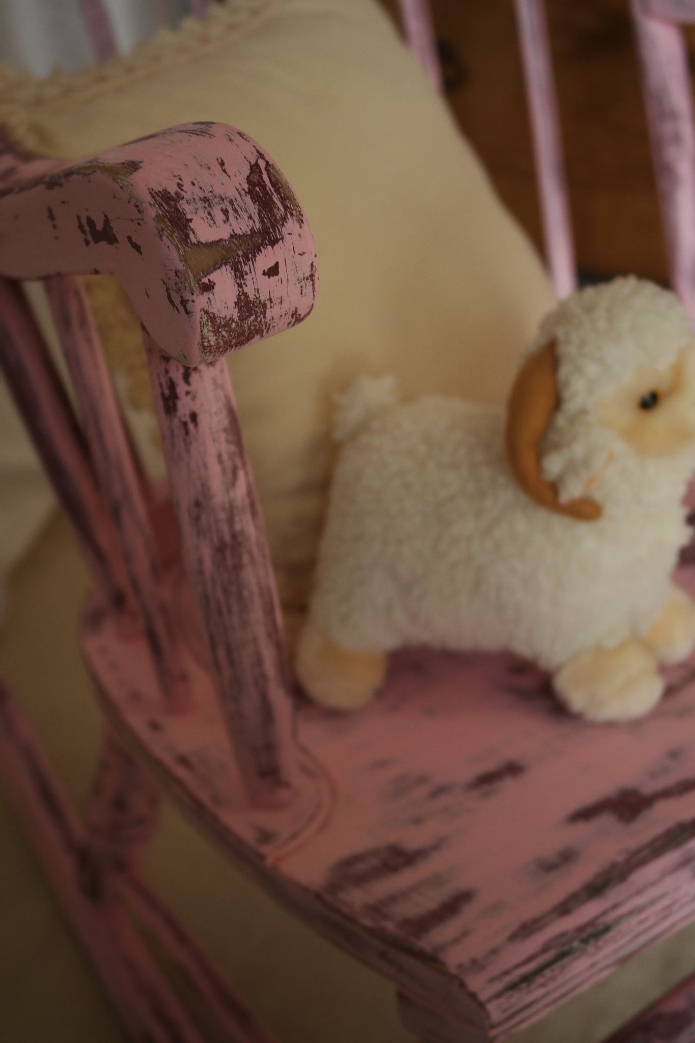 Rocking-chair vintage 50 in pink patina wood