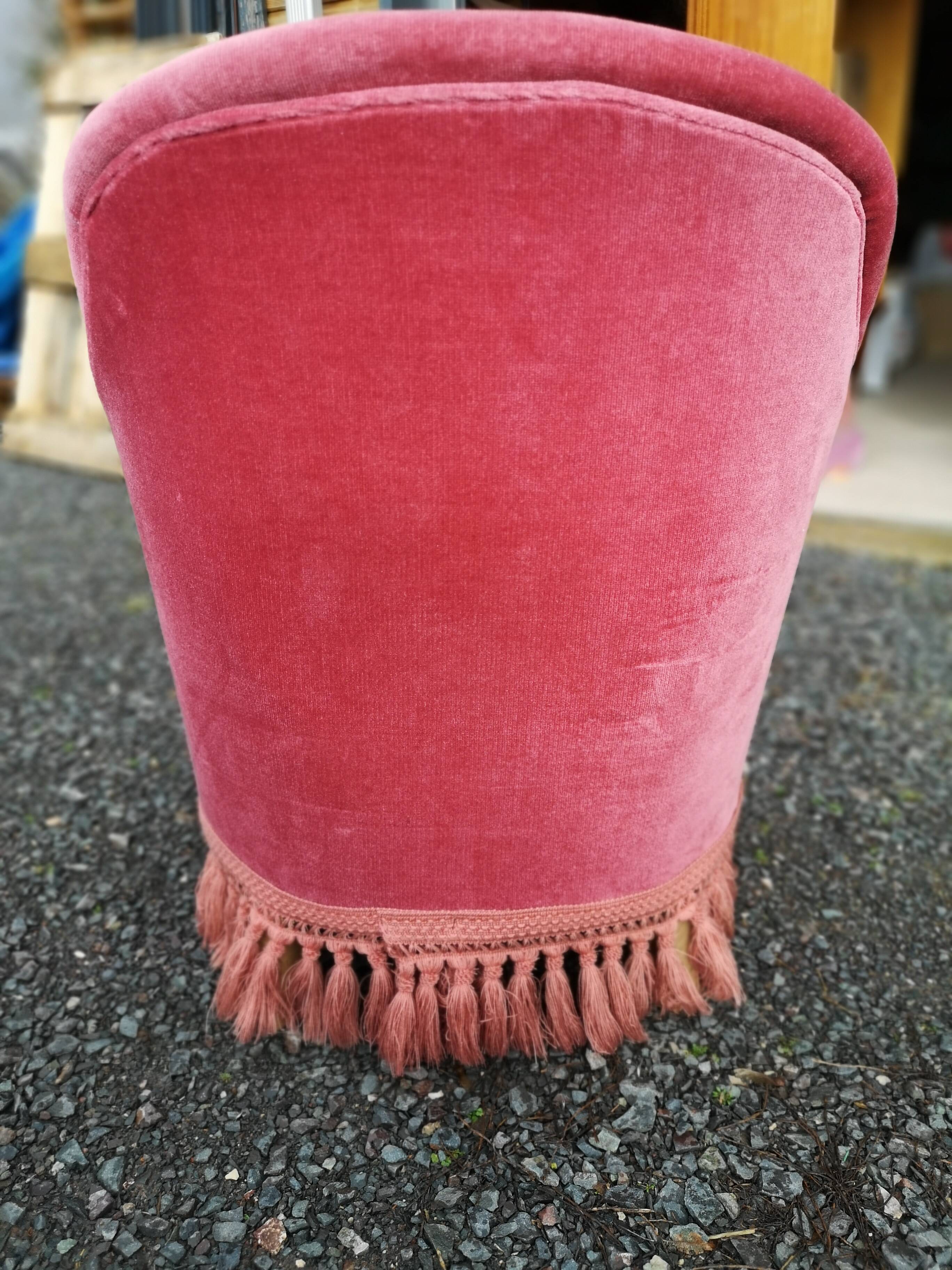 Pink toad chair