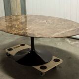 Oval coffee table by Eero Saarinen for Knoll