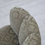 Canapé incurvé 2 places danois des années 1960, revêtement en velours vert clair.