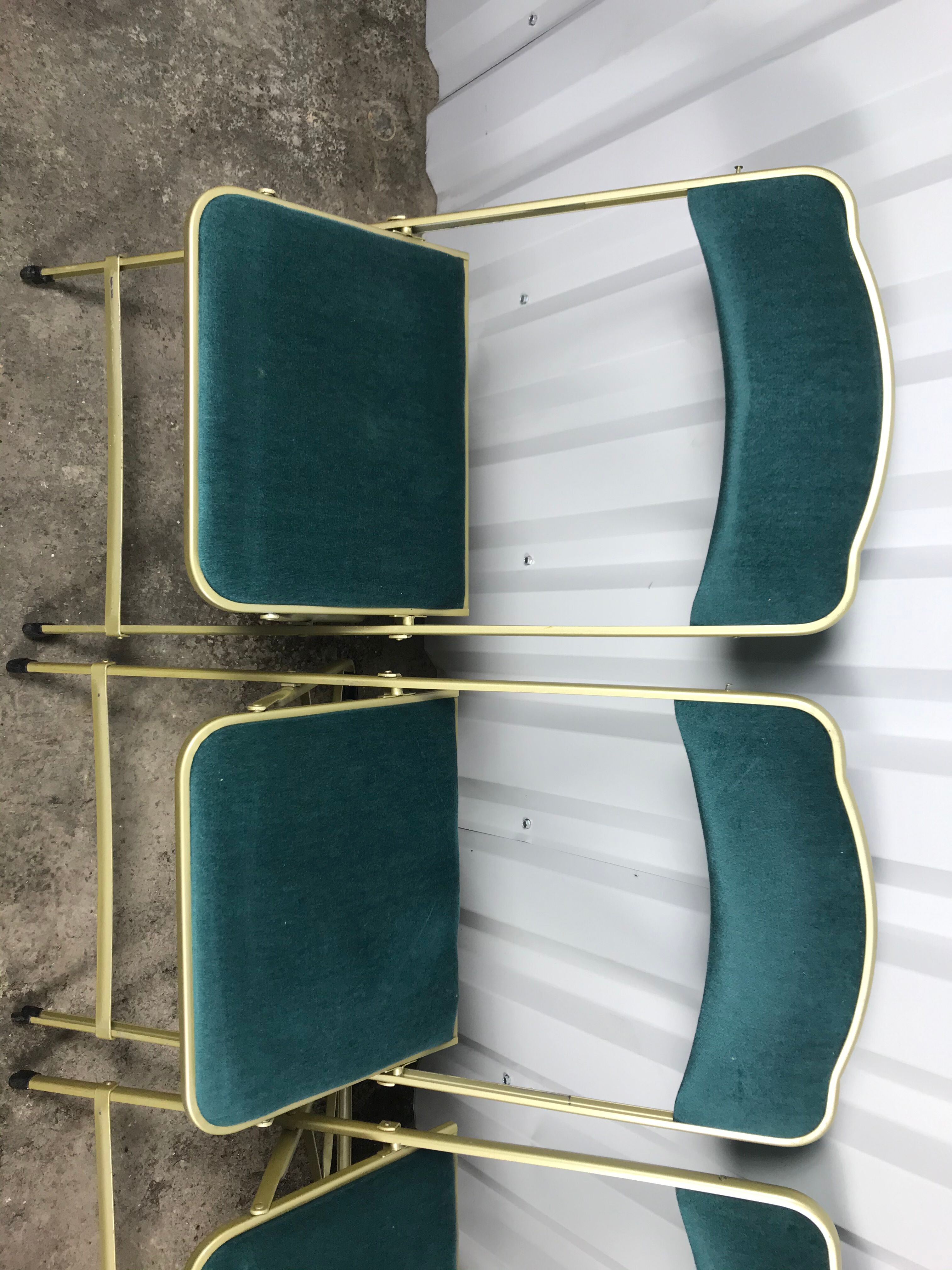Suite of 4 foldable blue velvet event chairs
