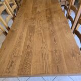 Dining table in solid oak with chairs.