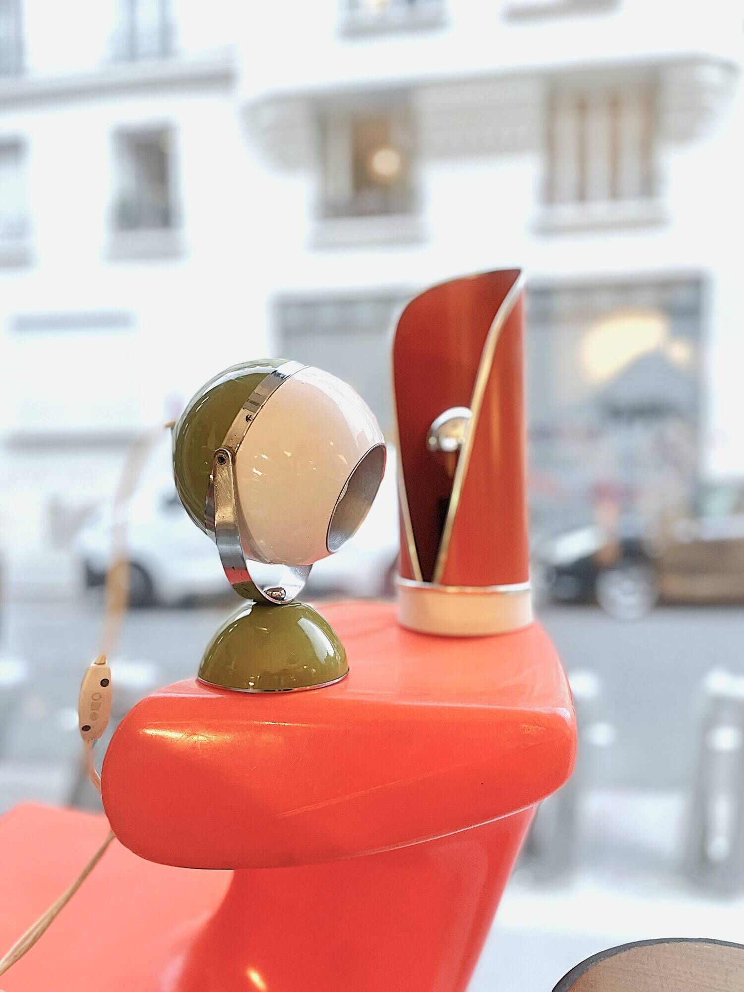 Lampe boule italienne blanc et kaki années 70